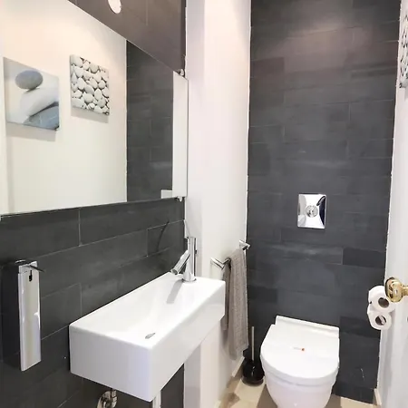 Elegant Old Town Camilla 6 Bedrooms Pool Table Villa