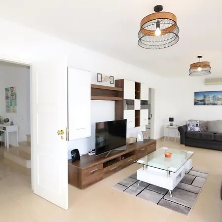 Elegant Old Town Camilla 6 Bedrooms Pool Table Villa *