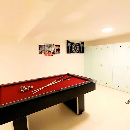 Vila Elegant Old Town Rosa 6 Bedrooms Pool Table